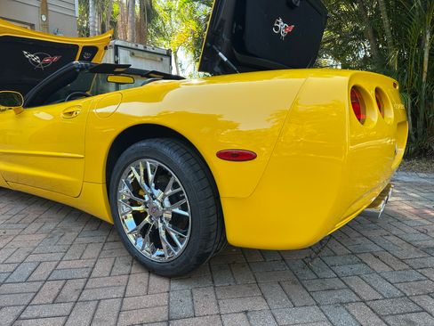 Used 2003 Chevrolet Corvette Convertible w/ Preferred Equipment Group1 image 10