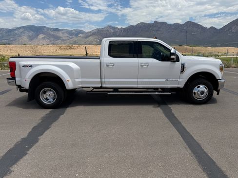Used 2019 Ford F350 Lariat w/ Tow Technology Bundle AWD/4WD image 2