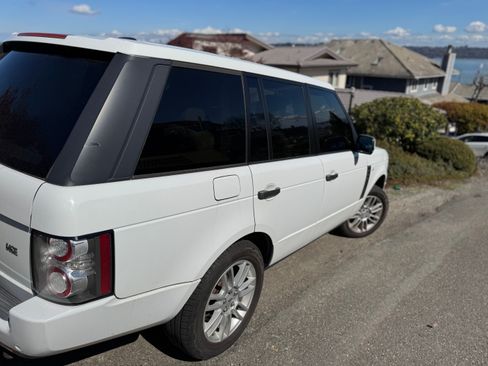 Used 2011 Land Rover Range Rover HSE image 6