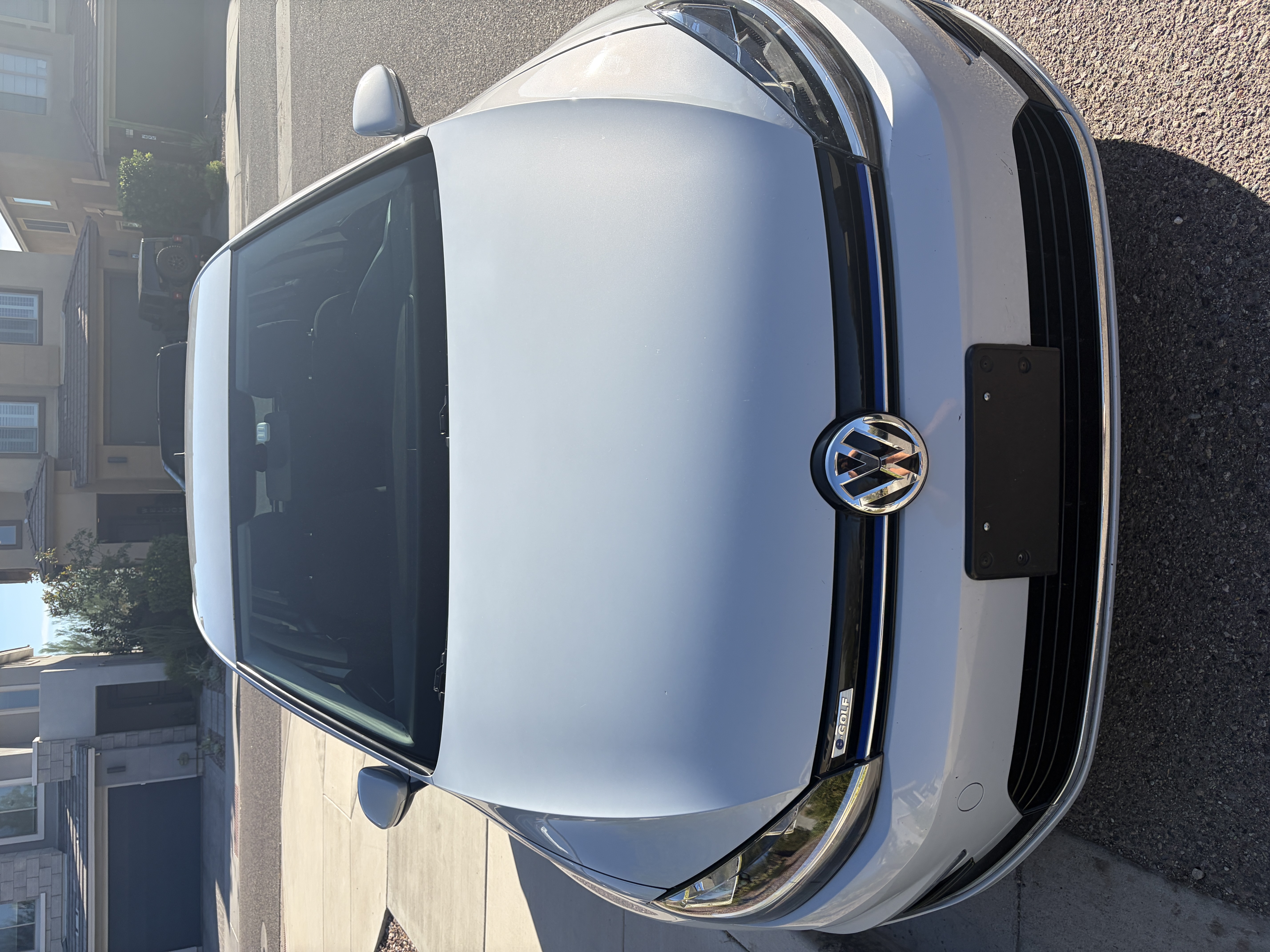 Used 2017 Volkswagen e-Golf SE FWD image 1