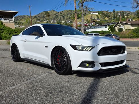 Used 2017 Ford Mustang GT image 4