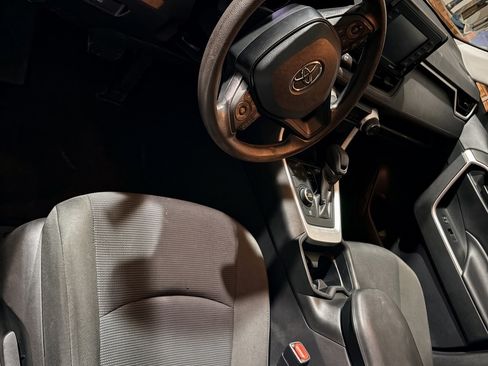 Used 2021 Toyota RAV4 LE AWD/4WD image 23