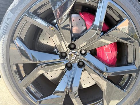 Used 2021 Audi RS Q8 Sport Utility 4D w/ Carbon Optic Package image 7