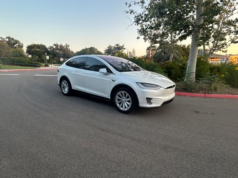 Used 2016 Tesla Model X 60D image 12