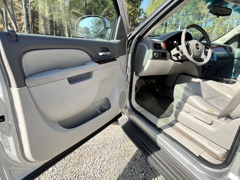 Used 2011 Chevrolet Tahoe LT image 15