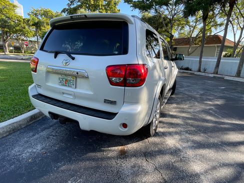 Used 2010 Toyota Sequoia Platinum image 4