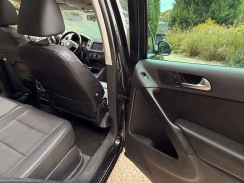 Used 2010 Volkswagen Tiguan Wolfsburg Edition image 19