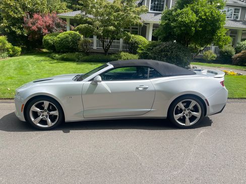 Used 2016 Chevrolet Camaro SS image 8