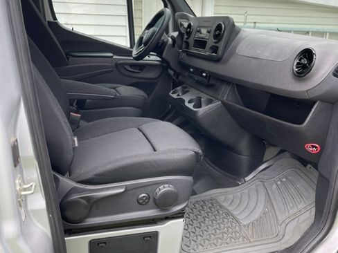 Used 2022 Mercedes-Benz Sprinter 2500 image 9