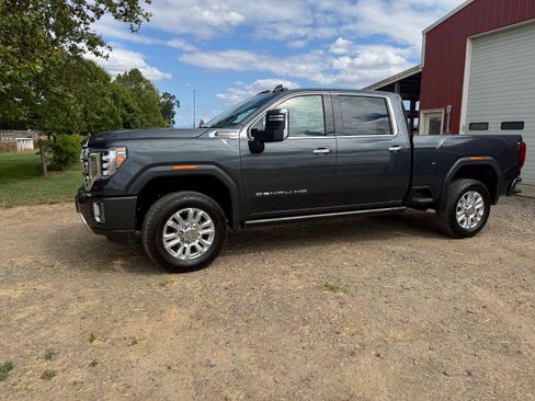 Used 2021 GMC Sierra 2500 Denali w/ Denali Ultimate Package AWD/4WD image 2