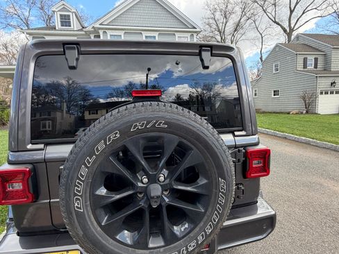 Used 2020 Jeep Wrangler Unlimited Sahara image 10