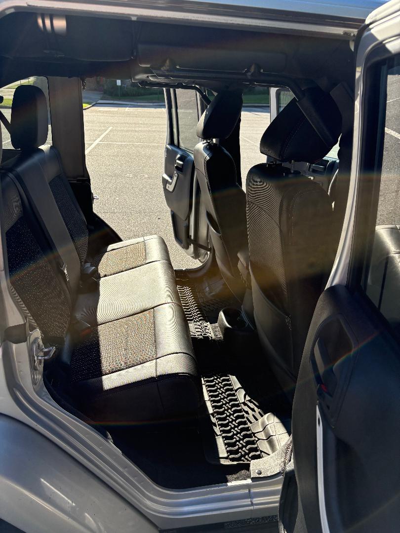 Used 2012 Jeep Wrangler Unlimited Sahara AWD/4WD image 28