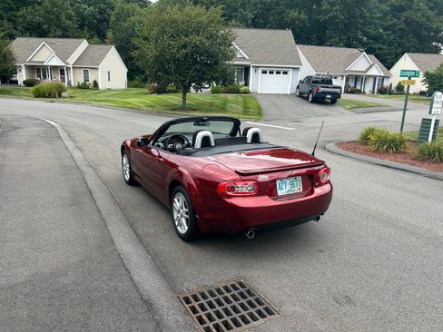 Used 2010 MAZDA MX-5 Miata Sport w/ Convenience Pkg RWD image 15