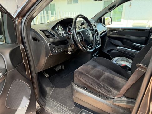 Used 2014 Dodge Grand Caravan SE FWD image 12