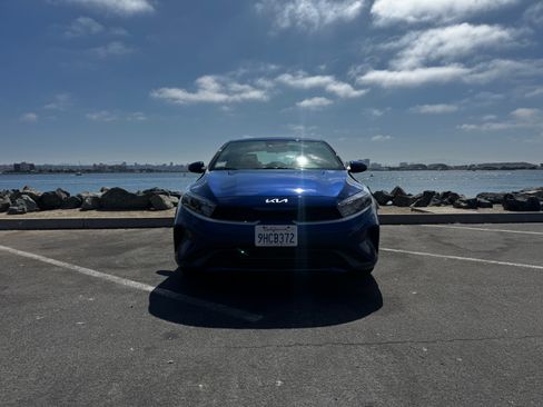 Used 2023 Kia Forte LXS w/ LXS Technology Package FWD image 2