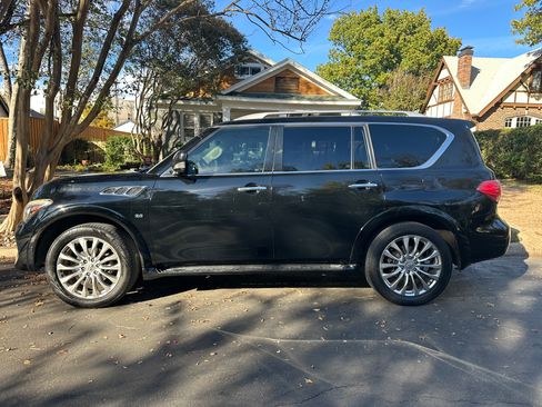 Used 2016 INFINITI QX80 Luxe w/ 22" Wheel Package image 4