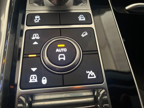Used 2018 Land Rover Range Rover Sport SVR image 29