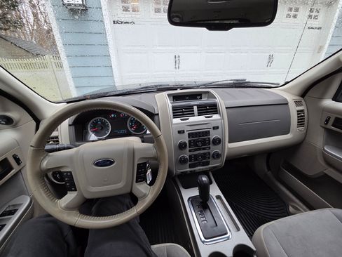 Used 2012 Ford Escape XLT image 9