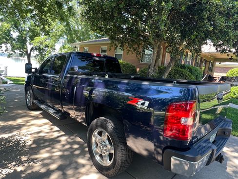Used 2011 Chevrolet Silverado 2500 LTZ w/ LTZ Plus Package AWD/4WD image 13