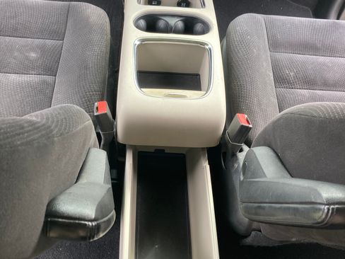 Used 2014 Dodge Grand Caravan SXT image 16