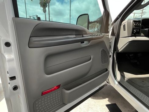 Used 2003 Ford F250 XLT AWD/4WD image 11