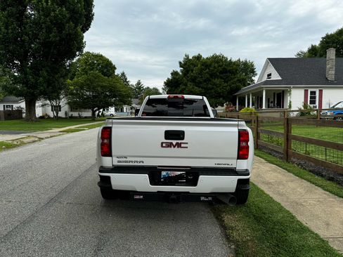 Used 2018 GMC Sierra 3500 Denali image 10