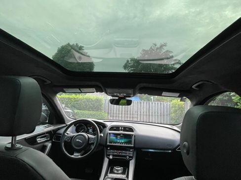 Used 2019 Jaguar F-PACE Premium AWD/4WD image 14