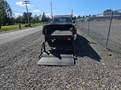 Used 2011 Ford F250 XL w/ PWR Equipment Group AWD/4WD image 13