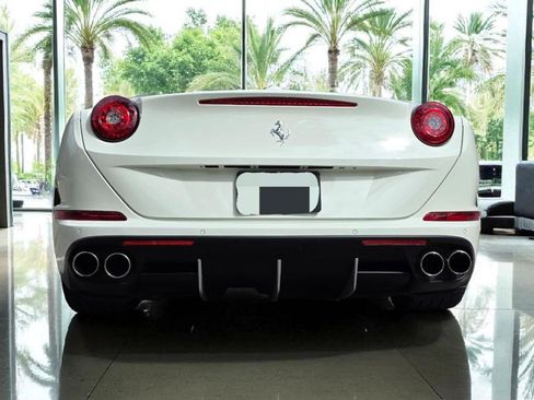 Used 2016 Ferrari California T image 12