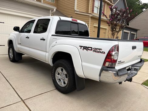 Used 2015 Toyota Tacoma PreRunner w/ TRD Off-Road Package RWD image 2