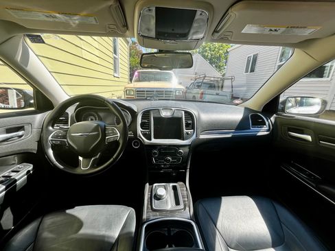 Used 2015 Chrysler 300 Limited RWD image 11
