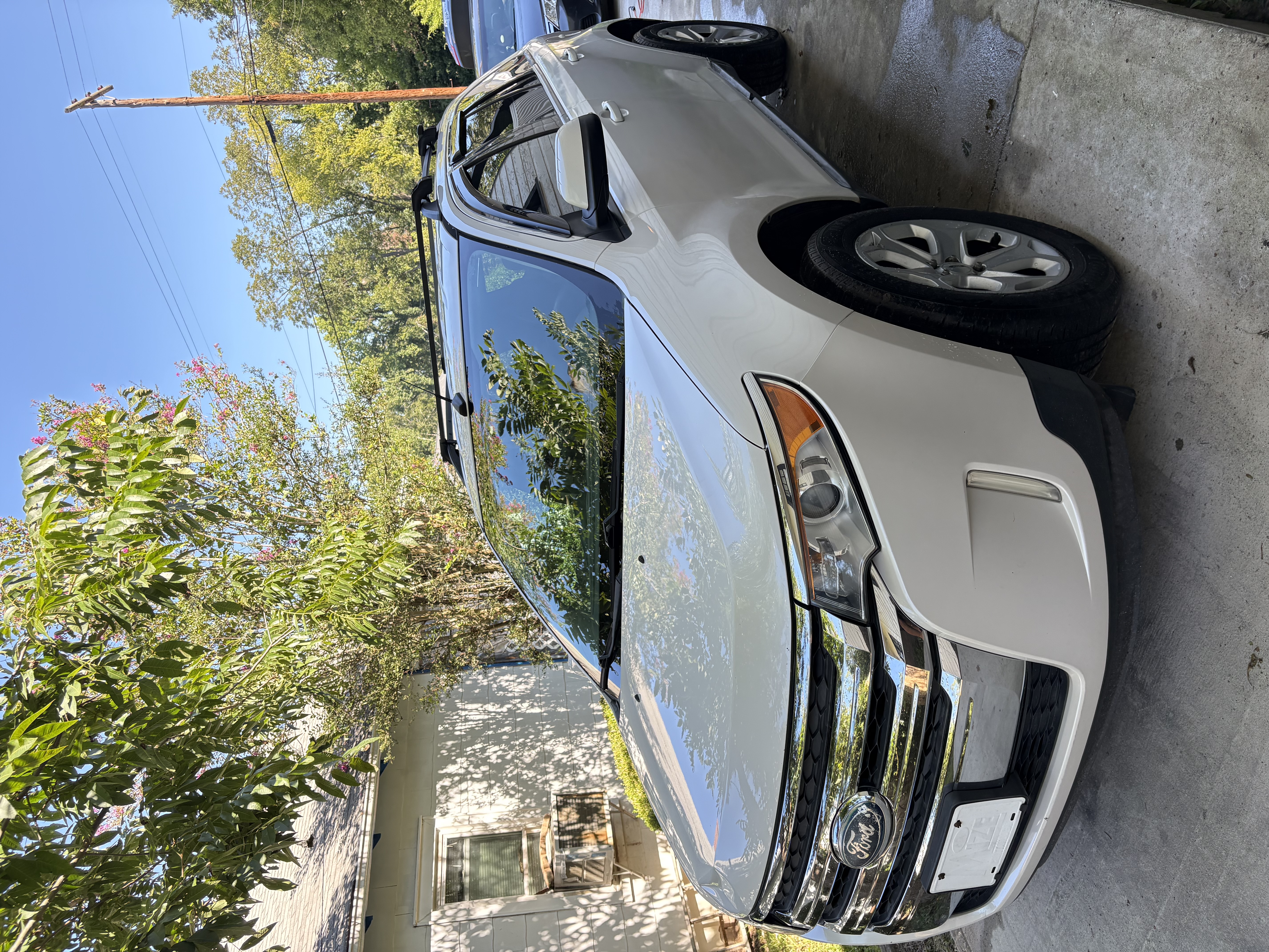 Used 2012 Ford Edge SEL FWD image 1