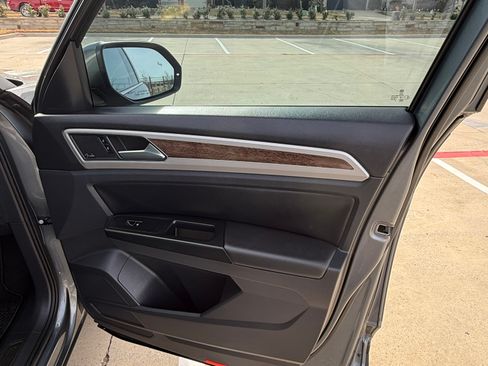 Used 2019 Volkswagen Atlas SEL Premium image 17