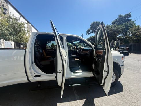 Used 2022 RAM 3500 Limited AWD/4WD image 10
