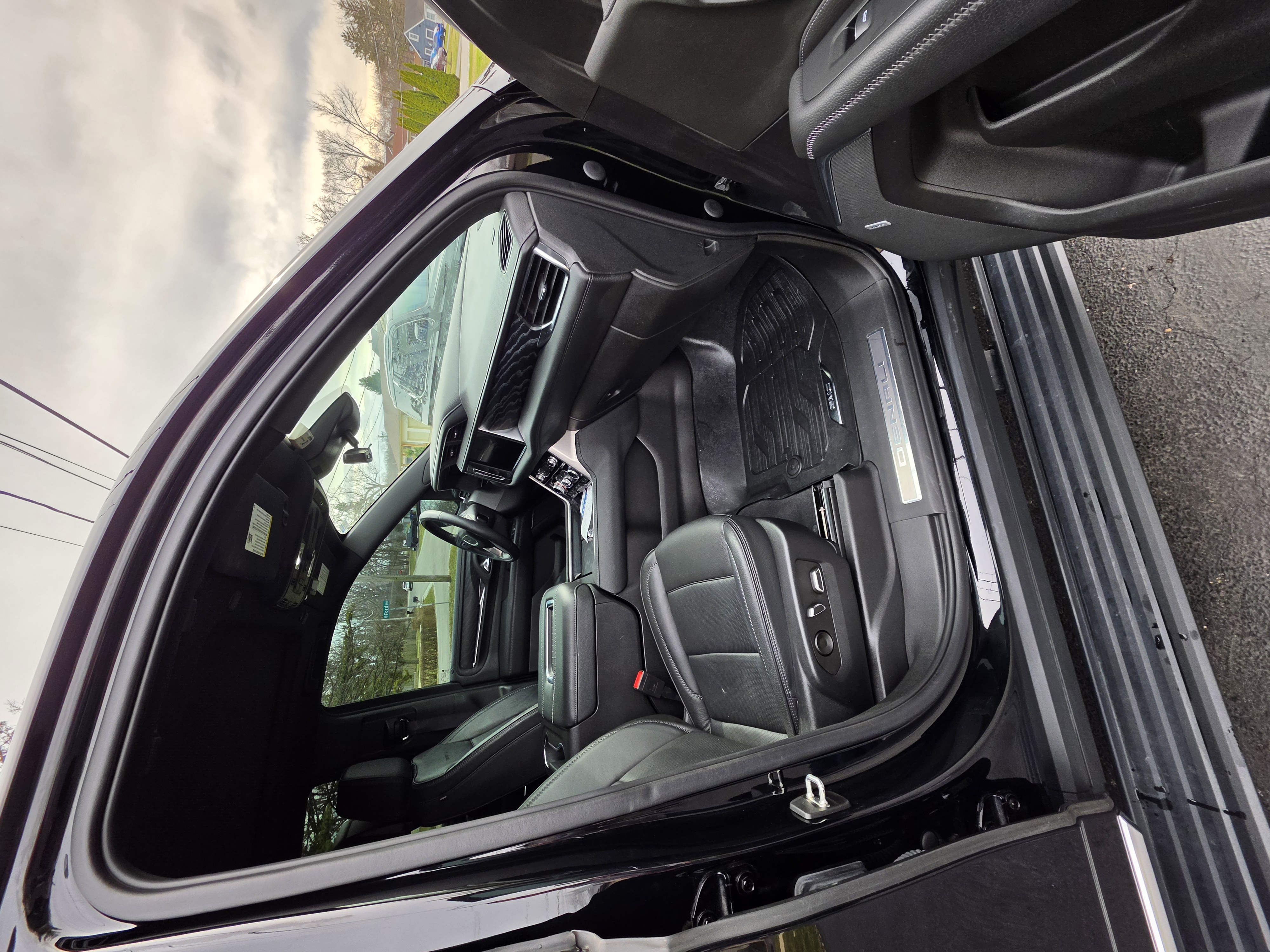 Used 2023 GMC Yukon Denali w/ Denali Reserve Package AWD/4WD image 6