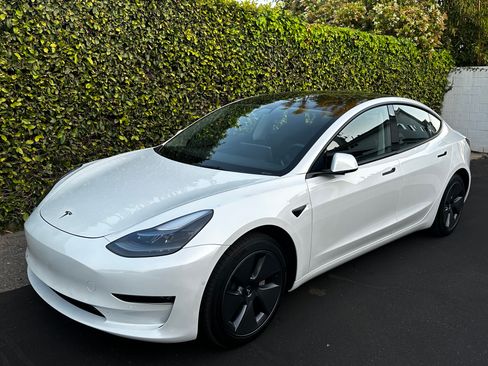 Used 2022 Tesla Model 3 Long Range AWD/4WD image 1