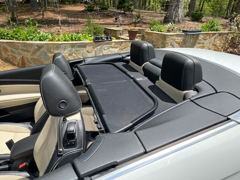 Used 2015 Volkswagen Eos Final Edition image 18