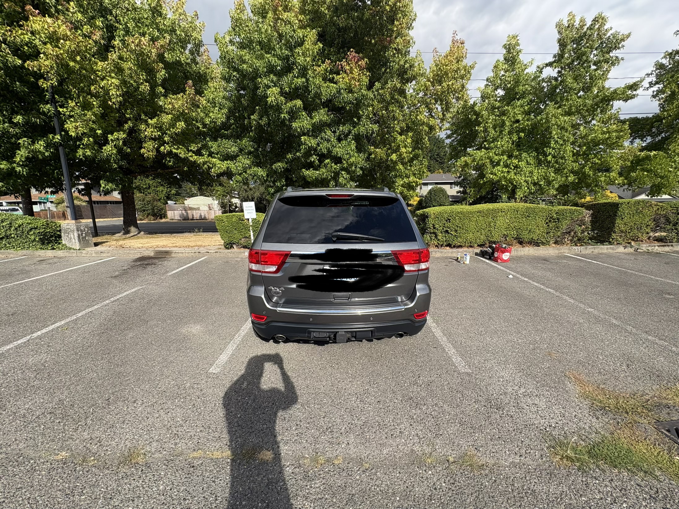 Used 2011 Jeep Grand Cherokee Overland Summit AWD/4WD image 2