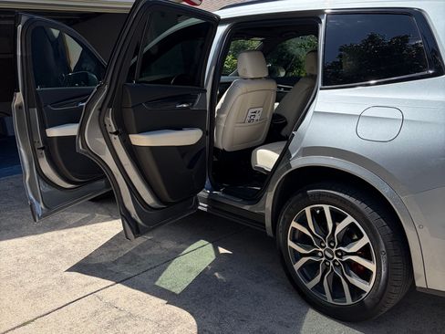 Used 2024 Cadillac XT6 Sport w/ Technology Package AWD/4WD image 2