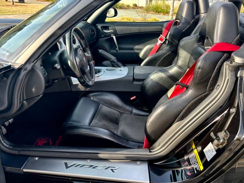 Used 2004 Dodge Viper SRT-10 image 9