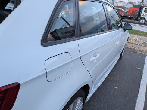 Used 2018 Audi A3 e-tron Premium image 12