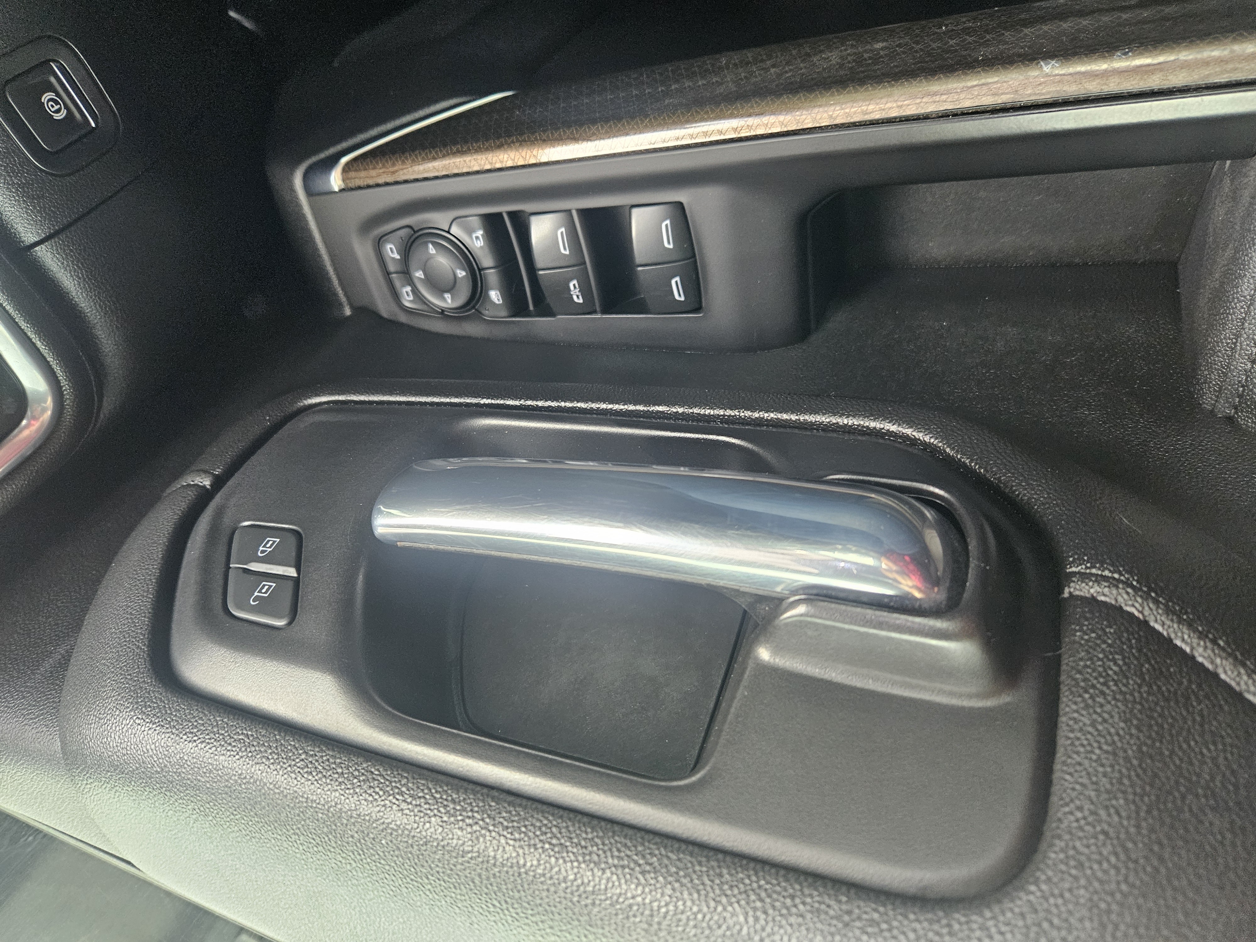 Used 2021 Chevrolet Silverado 2500 LT w/ Midnight Edition AWD/4WD image 5