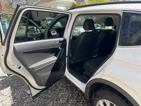 Used 2018 Volkswagen Tiguan SE image 13