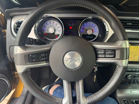 Used 2010 Ford Mustang GT Premium image 8