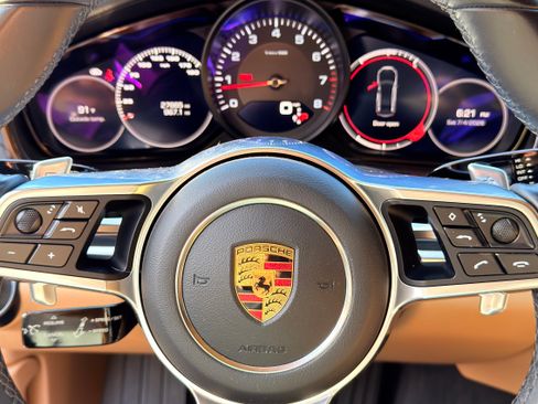 Used 2018 Porsche Panamera image 4
