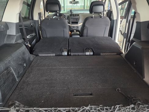 Used 2014 Dodge Journey SXT image 8