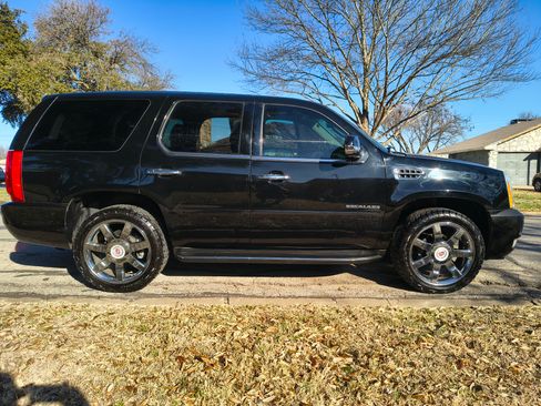 Used 2012 Cadillac Escalade Luxury image 20