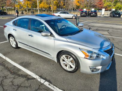 Used 2015 Nissan Altima 2.5 SV w/ Convenience Package
