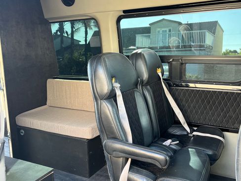 Used 2008 Dodge Sprinter 2500 RWD image 4