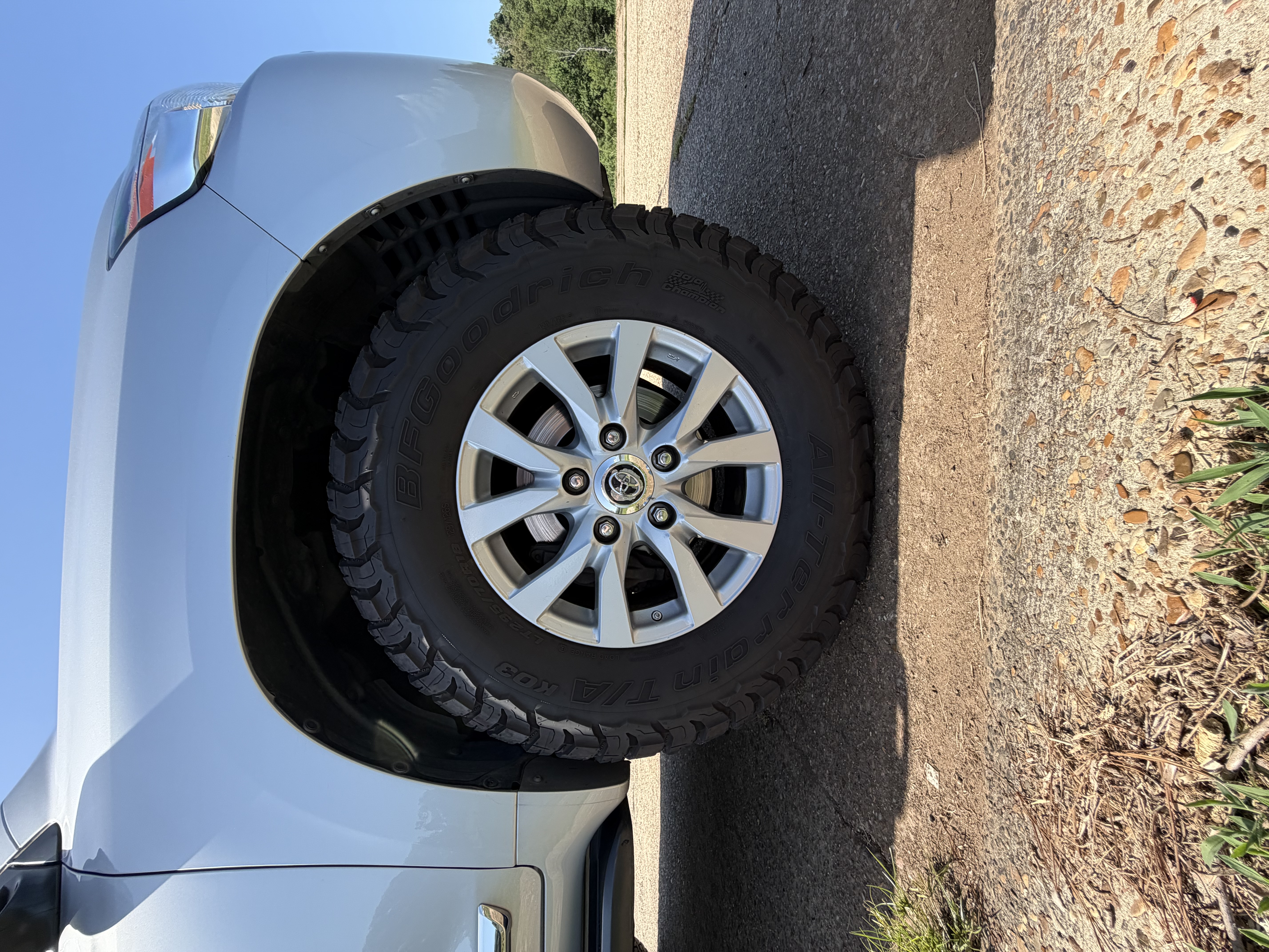 Used 2016 Toyota Land Cruiser AWD/4WD image 17